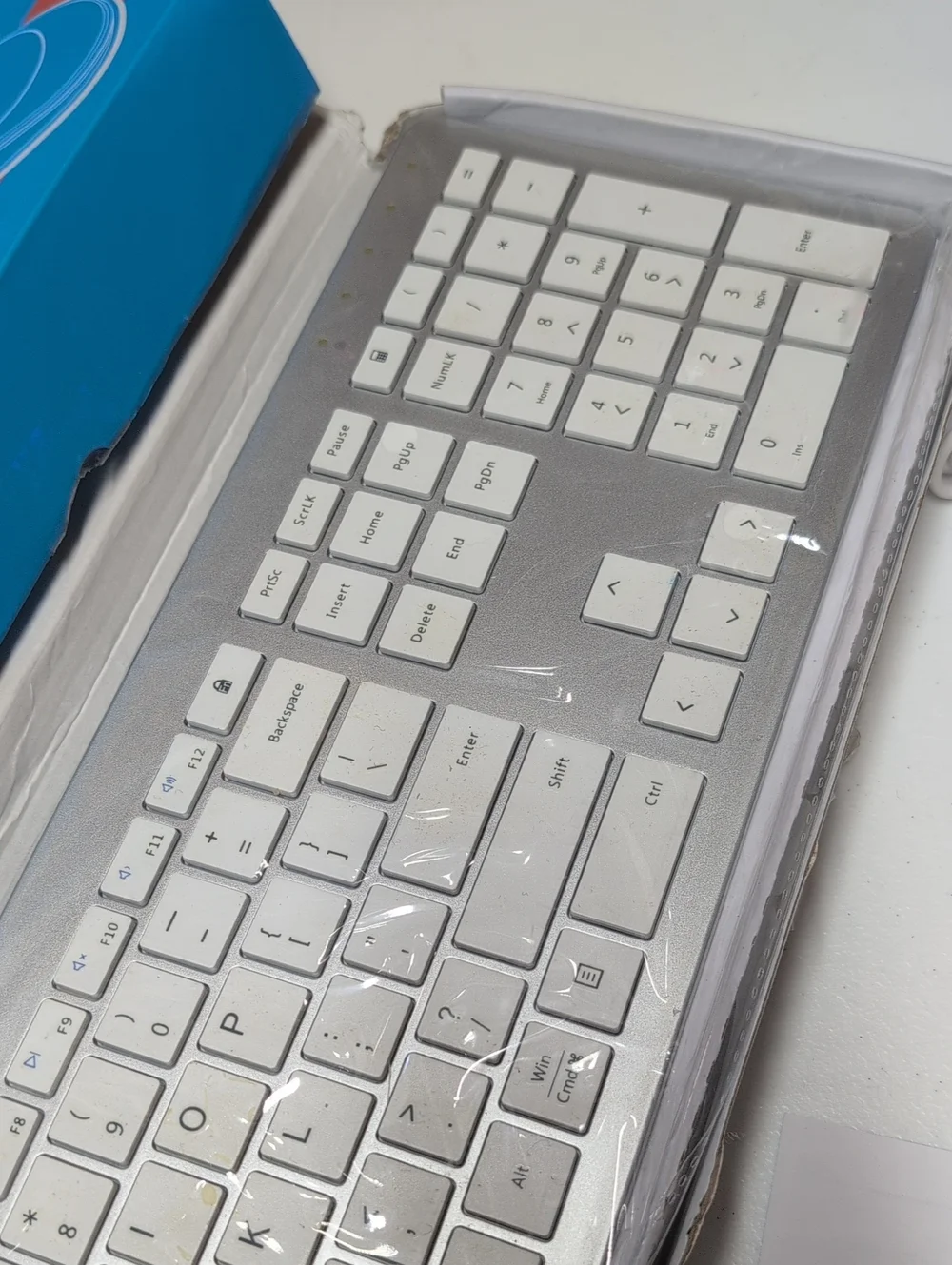 iClever White Wireless USB Keyboard and Mouse Combo — (95)